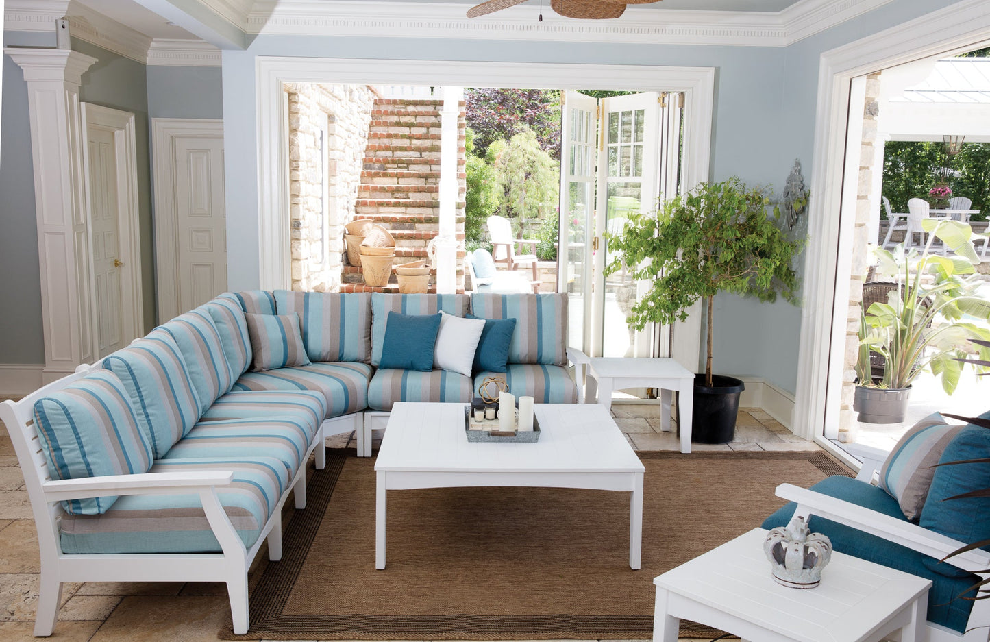 Classic Terrace Right Arm Sectional Sofa